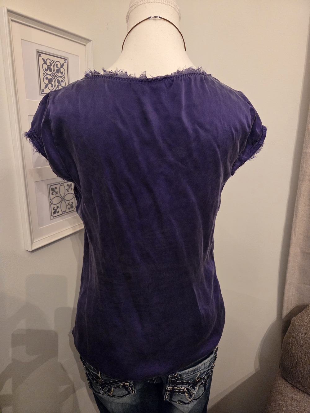 Y2K Tahari 100% Silk Purple Frayed V-Neck Short Sleeve Tee - Vintage Early 2000s - Picture 7 of 9